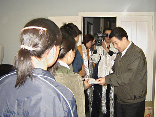 05102005.jpg