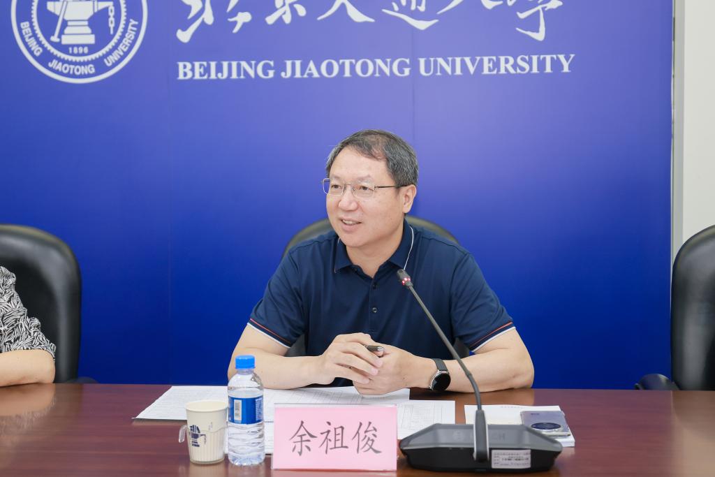 学校2024年青年教师国情研修结班仪式举行