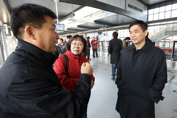 陪同考察的還有北京地鐵運營公司相關領導,原北京軌道交通建設管理