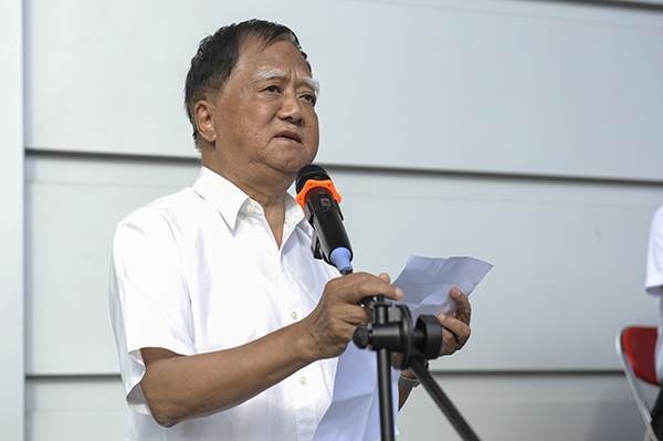 中国工程院院士徐寿波教授代表全体教师发言.