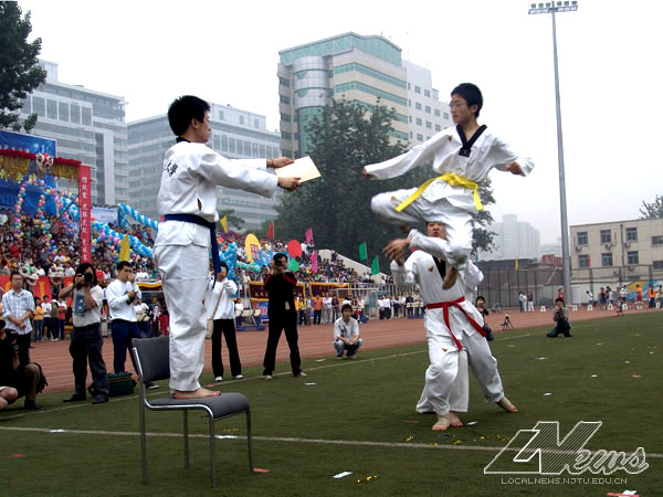 2006526408.jpg
