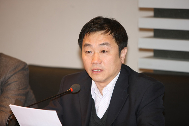 出席典礼的有校党委副书记,纪委书记,校务委员会副主任颜吾佴及研究生
