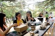 5月17日，北京交通大学，同学们参观用环保原材料制作的创意产品。.jpg