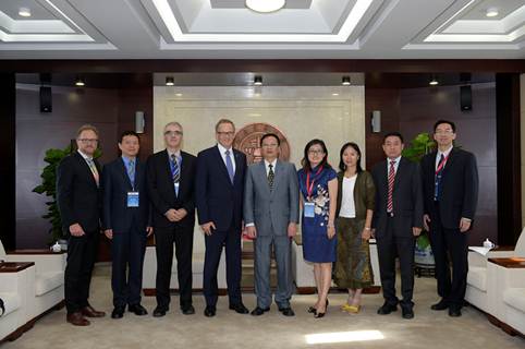 说明: C:\Users\lenovo\Desktop\会见新闻照片\加拿大3.jpg