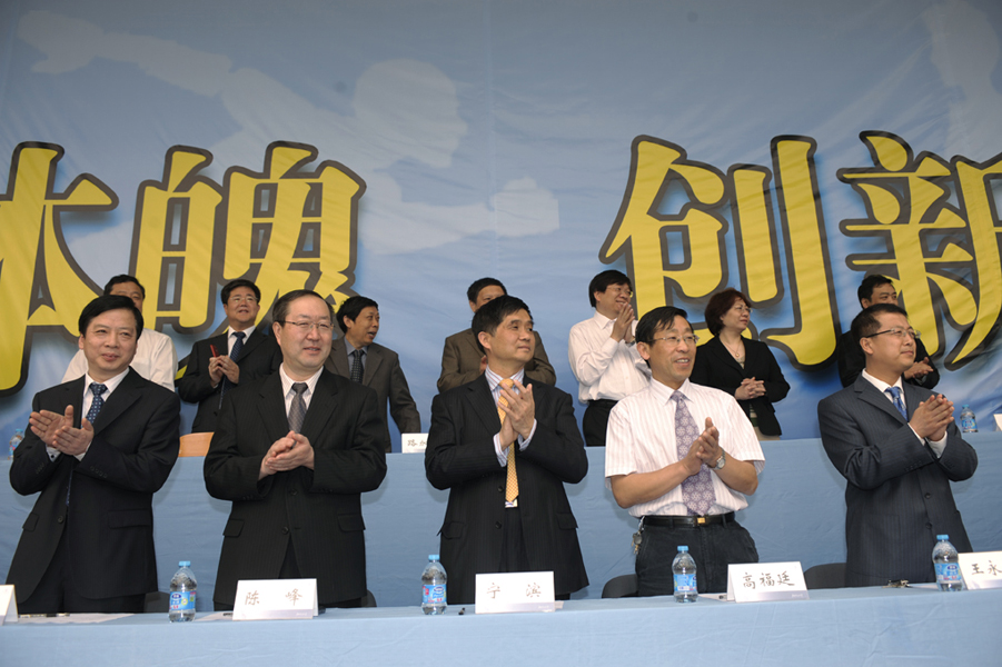 2010051513-bl.jpg
