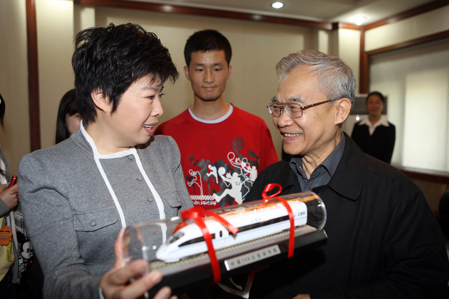 2010051905-bl.jpg