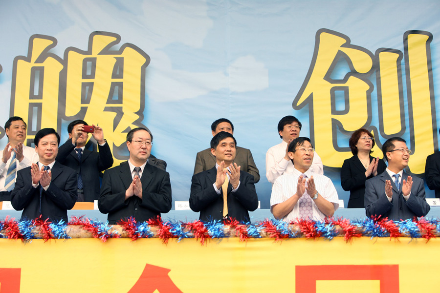 2010051503-bl.jpg