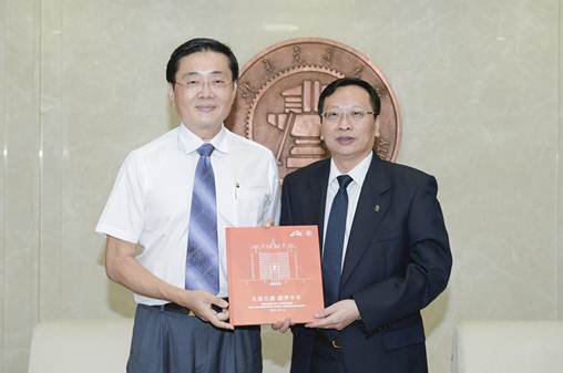 说明: C:\Users\lenovo\Desktop\会见新闻照片\东华2.jpg